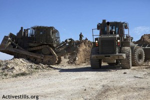 Buldozers level Palestinian land in Oush Grab, 11.02.2010